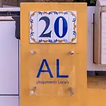Yellow House - Ecohost - Casa Com Jardim Privado E Bbq Perto Do Porto, Aeroporto E Praias Gæstehus