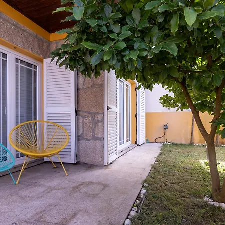 Yellow House - Ecohost - Casa Com Jardim Privado E Bbq Perto Do Porto, Aeroporto E Praias Gæstehus 4*