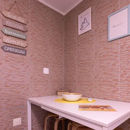 Yellow House - Ecohost * Perafita