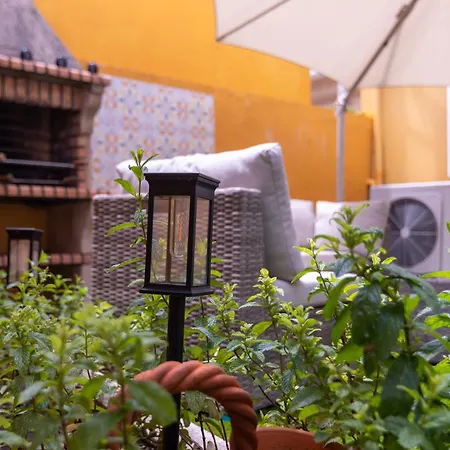 Yellow House - Ecohost - Casa Com Jardim Privado E Bbq Perto Do Porto, Aeroporto E Praias Gæstehus