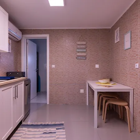 招待所 Yellow House - Ecohost - Casa Com Jardim Privado E Bbq Perto Do Porto, Aeroporto E Praias 4*
