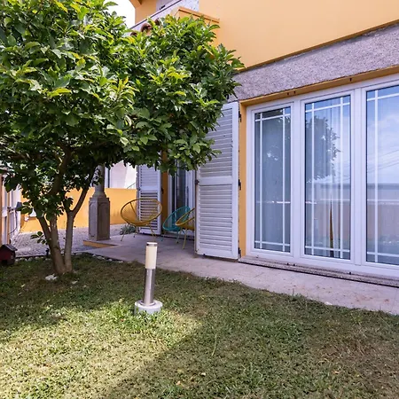 Yellow House - Ecohost - Casa Com Jardim Privado E Bbq Perto Do Porto, Aeroporto E Praias