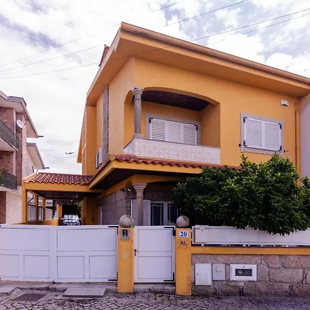 Guest house Yellow House - Ecohost Perafita