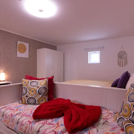 Yellow House - Ecohost Perafita