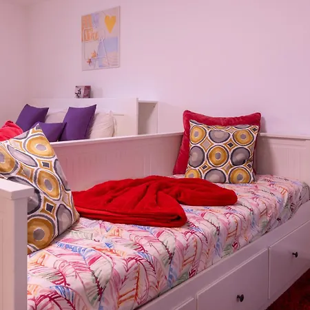 Guest house Yellow House - Ecohost Perafita