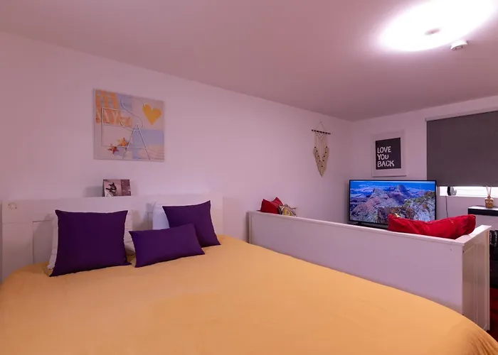 Casa de hóspedes Yellow House - Ecohost 4*