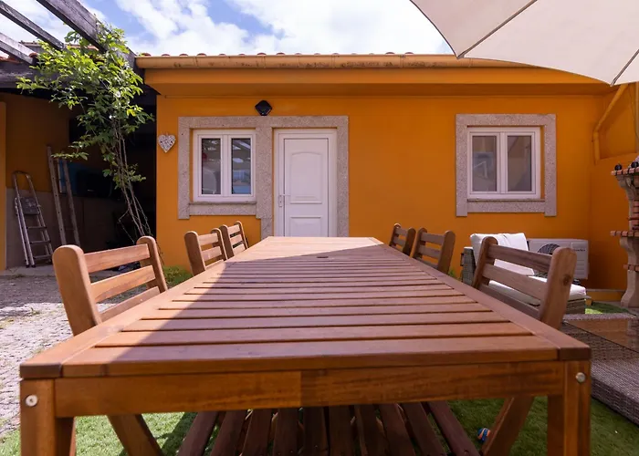 Yellow House - Ecohost