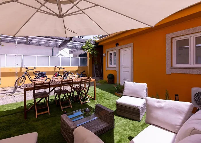 Yellow House - Ecohost Perafita